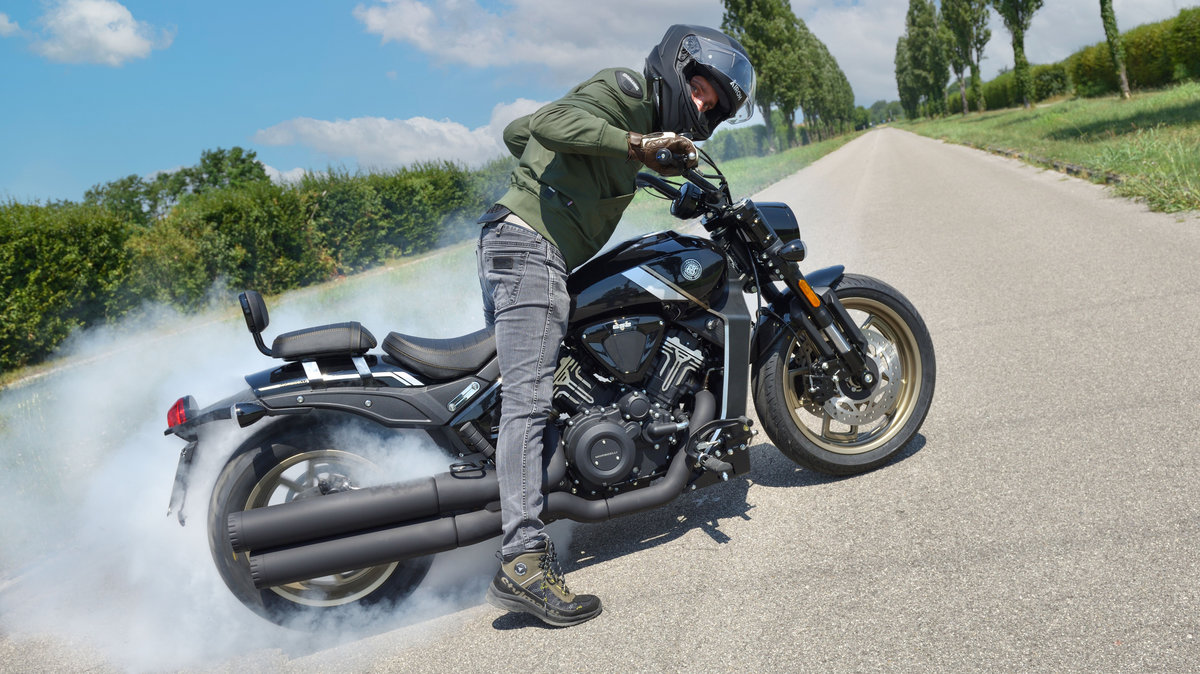 MORBIDELLI C652V, UNA CUSTOM MEDIA COL V-TWIN: LA PROVA